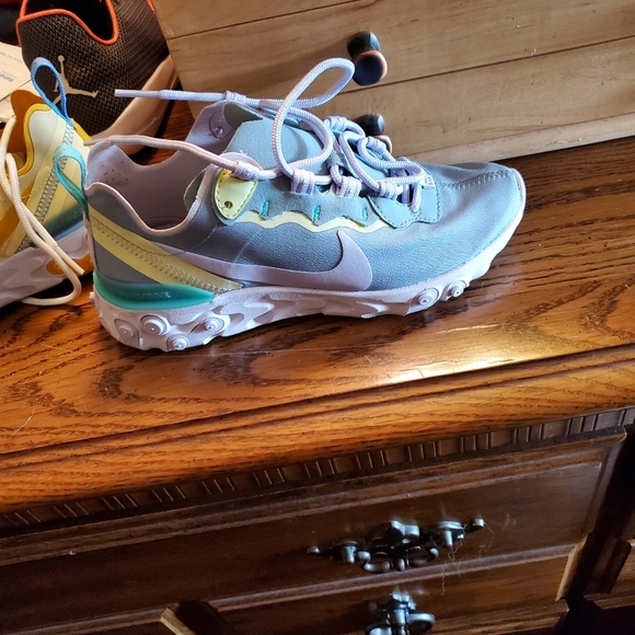 baby blue nike react